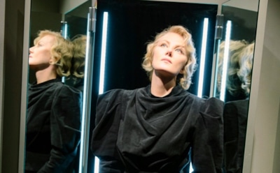 Рената Литвинова выступила в Париже на показе мод Balenciaga