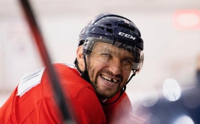 Овечкин стал ночным кошмаром в креативной рекламе