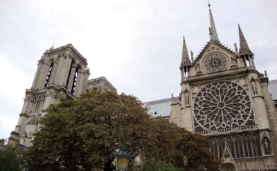 Впервые после пожара: колокол Нотр-Дама прозвонил в память о Жаке Шираке