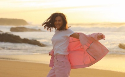 Темникова показала пляжные фото с дочерью