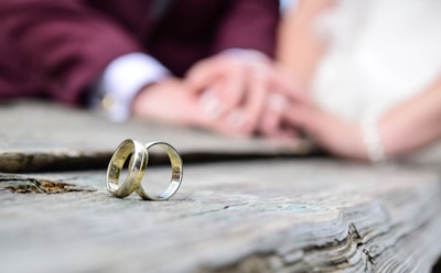 Китаец сыграл фальшивую свадьбу ради подарков