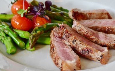 Ученые сравнили продолжительность жизни мясоедов и вегетарианцев