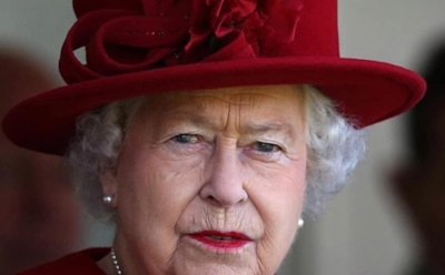 Елизавета II страдает из-за болей в колене