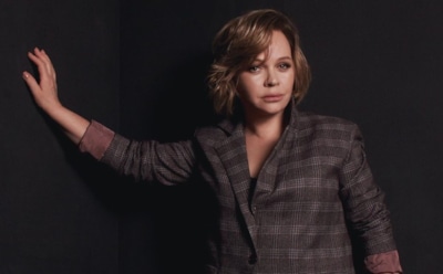 «Зарекалась, дура»: Елена Валюшкина заинтриговала фото в объятиях мужчины