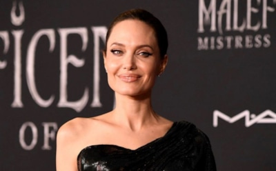 Комфорт: Джоли пояснила выбор культового платья-«мема» с «Оскара-2012»