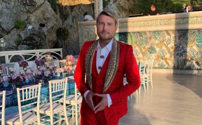 Басков верхом на багажнике кабриолета удивил поклонников