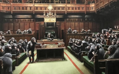 Картина Бэнкси с заседающими в парламенте шимпанзе ушла с молотка