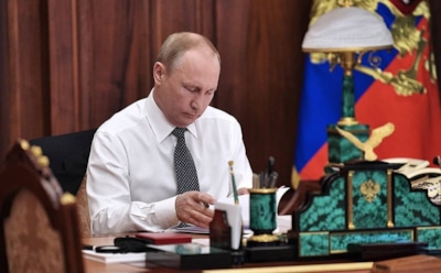 Путин в день рождения поднял себе зарплату