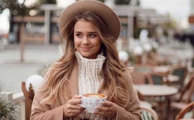 «Не получается»: Катя Адушкина поделилась серией неудачных селфи