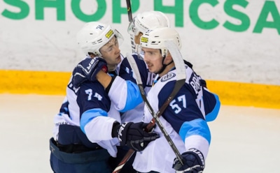 Российские и казахстанские хоккеисты устроили массовую драку