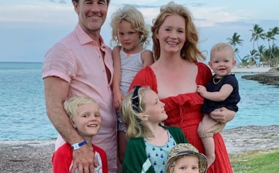 Джеймс Ван Дер Бик и Кимберли Брук станут родителями в шестой раз