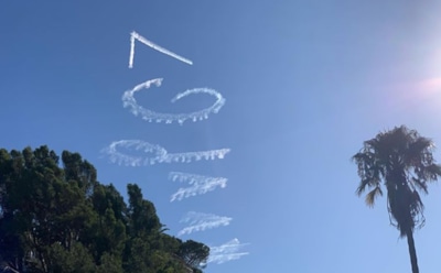 В небе над Голливудом появилась надпись в честь дня рождения Путина