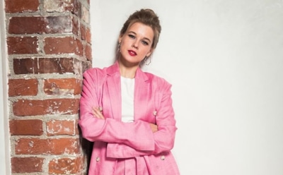 Екатерина Шпица показала фото в детстве