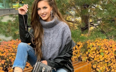 Анна Бузова посмеялась над своими «одинаковыми» сторис