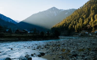 Власти Индии разрешили туристам посещать Кашмир