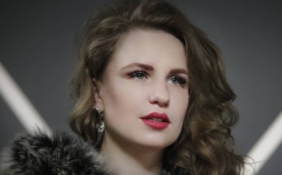 Беременная Гай Германика пришла на премьеру своего фильма с волком