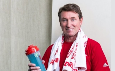 «20 швов»: Уэйн Гретцки упал в обморок и разбил лицо