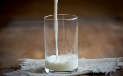 Эксперты нашли в кефире плесень и опасные бактерии