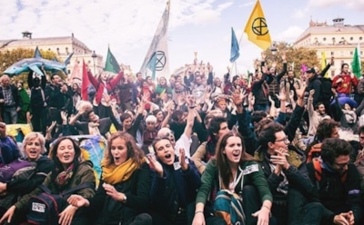 Экоактивисты заблокировали движение в центре Лондона