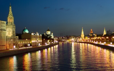 Москва-река окрасилась в белый цвет из-за сброса извести