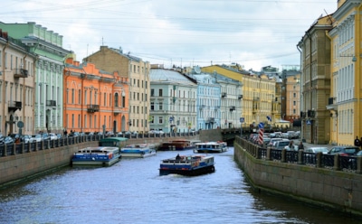 Художник установил в Петербурге «урну для пустых обид»