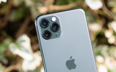 Caviar выпустил iPhone 11 с фрагментом водолазки Стива Джобса