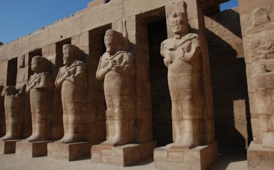 Археологи нашли в Луксоре более 20 запечатанных саркофагов