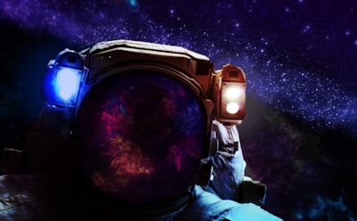 Брэнсон показал фото костюма для будущих космических туристов