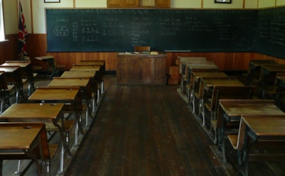 В Поронайске четвероклассники избили одноклассницу за напоминание о «домашке»