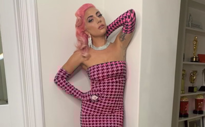 Леди Гага упала со сцены во время шоу в Лас-Вегасе