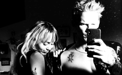 Майли Сайрус записала с новым бойфрендом «звонок будильника» для фанатов