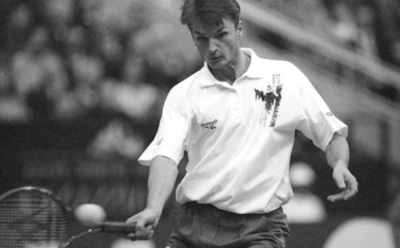 Умер теннисист Александр Волков. Кафельников почтил память друга в соцсетях