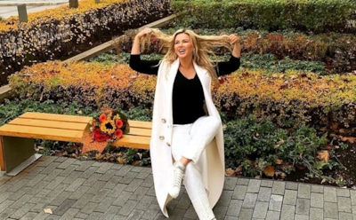 Анна Семенович показала на архивном фото, как выглядела в 2001 году