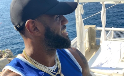 Школьная игровая майка Леброна Джеймса продана за $187,5 тыс.