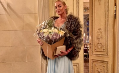 Волочкова восхитилась спящим на ее платьях сервалом