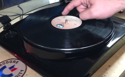 Послание на пластинке Prodigal оказалось отрывком из Библии и цитатой Эйнштейна