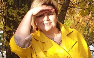 Чиновница извинилась за фото красной икры с подписью «Кризис? Не, не слышали»