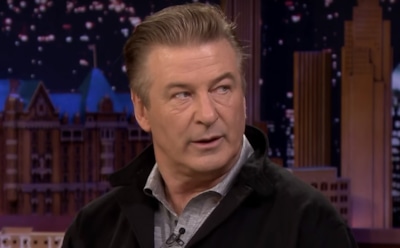 Актер Алек Болдуин снял брюки в эфире шоу Джимми Фэллона