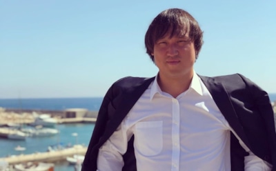 Бывший кавээнщик Сангаджи Тарбаев ушел в большую политику