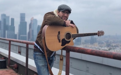 Соседи попросили Устюгова «играть на гитаре потише» в 2 часа ночи