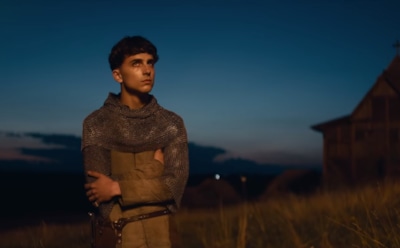 Тимоти Шаламе, Роберт Паттинсон и Лили-Роуз Депп в трейлере фильма «Король»