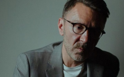 Для достижения успеха в России не обязательно много читать, заявил Шнуров в Госдуме