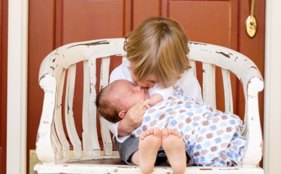 5 странных правил обращения с детьми в Средневековье и как делают сейчас