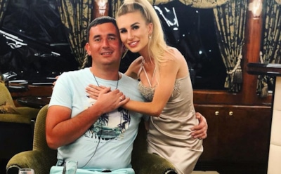 Розалия Райсон показала свидетельство о браке