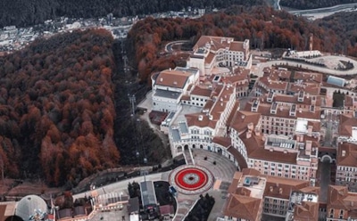 Покрас Лампас сделал каллиграфическую роспись в Красной Поляне в Сочи