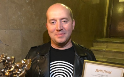 «Не умею дружить»: Бурунов попал на обложку Esquire в образе чиновника