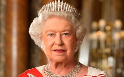 Портниха рассказала, что Елизавета II впускает в свои покои только мужчин — членов семьи