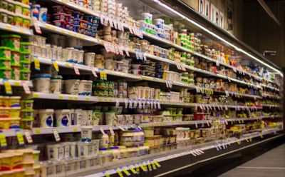 Роскачество назвало простые способы проверить мясо и молоко на свежесть