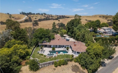 Кардашян и Уэст купили для детей ранчо с конюшней за $3 млн