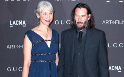 Киану Ривз вышел в свет с возлюбленной художницей